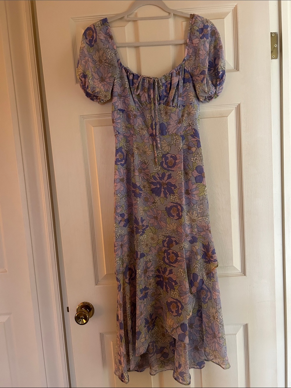 Astr Lavender Floral Puff-Sleeve Midi Dress